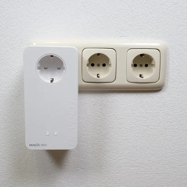 Devolo Magic WiFi 6 in freier dreier Steckdose