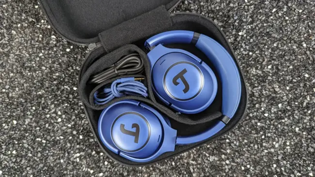 Teufel Real Blue NC - Lieferumfang im Case