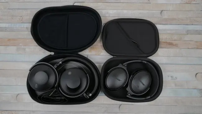 Yamaha YH-E700A und Bose QuietComfort 35 II im Case