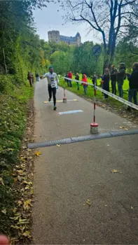 Michael im Ziel beim Almetal Halbmarathon 2023