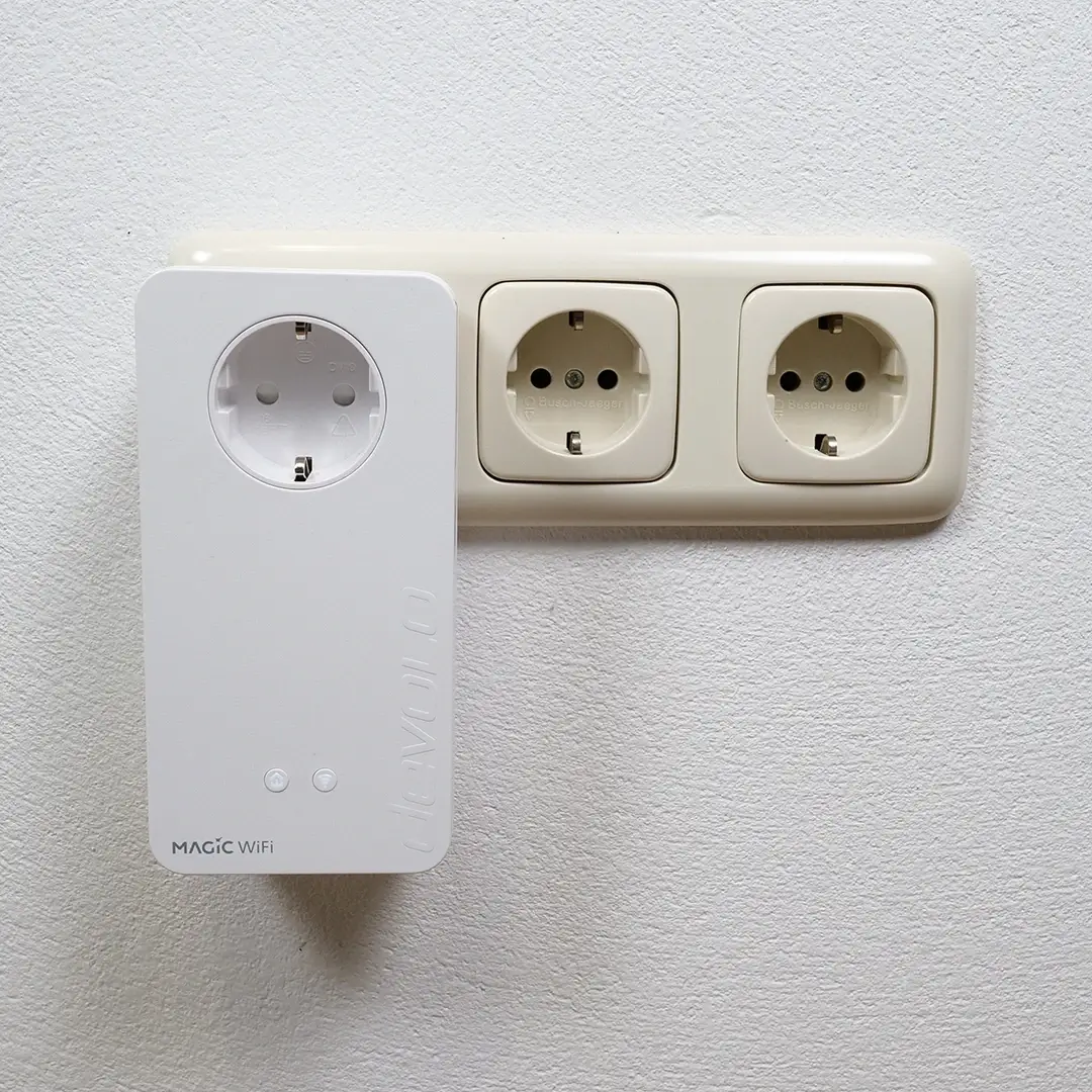 devolo Magic 2 Kit WiFi 6 Multiroom Adattatore Powerline WLAN, fino a 2400 Mbit/s, presa Wi-Fi in rete, 2 x Gigabit LAN, punto di accesso, dLAN 2.0, bianco